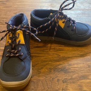 NWOT Cat & Jack side zip and tie shoes